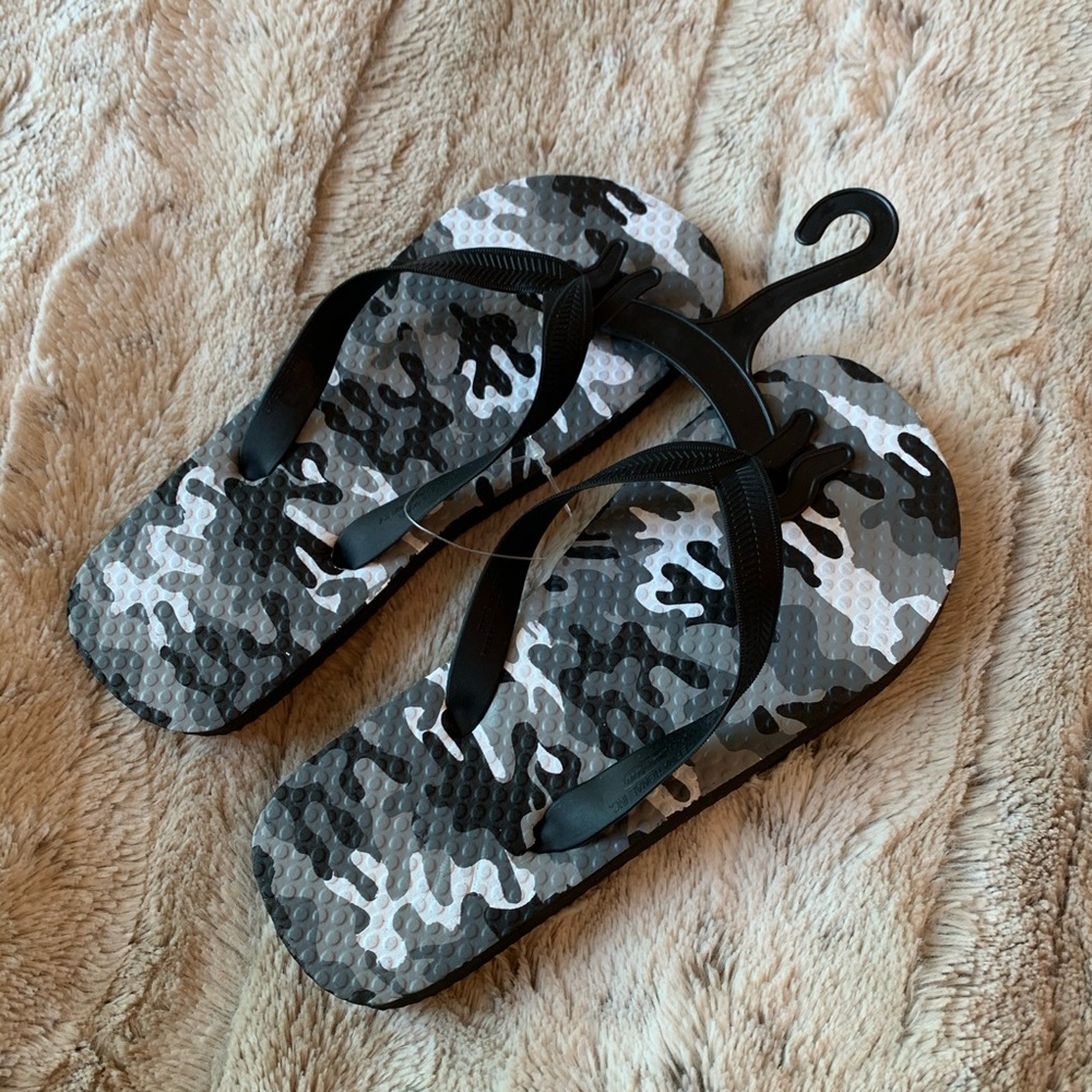 💙FREE💙Little Boys CAMO Flip Flops💙NEW